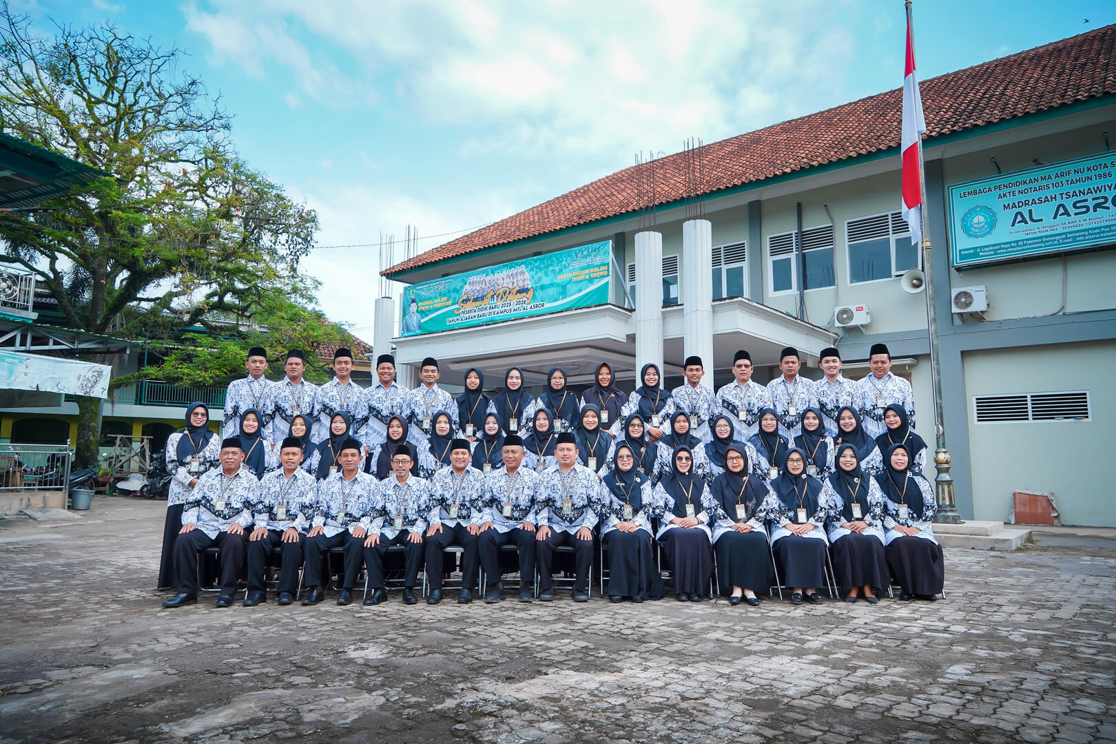 Kegiatan bersama PGRI di MTs Al Asror